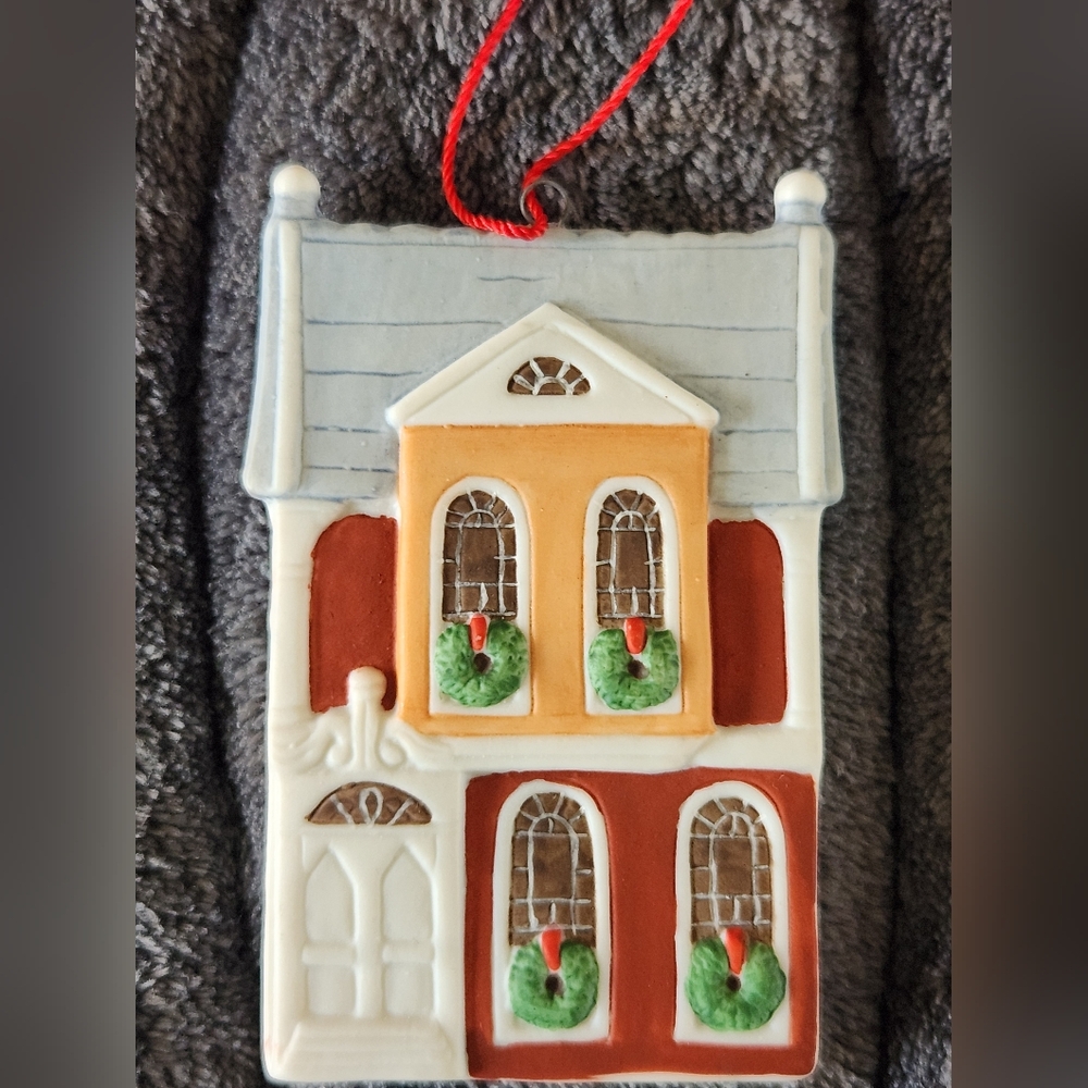 Schmid 1985 Gordon Fraser House Building Ceramic Christmas Tree Holiday Ornament